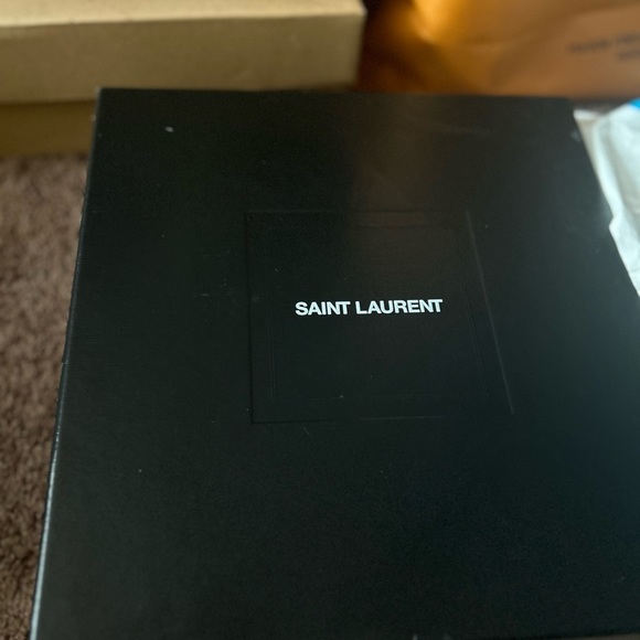 Saint Laurent - Picture 1 of 3